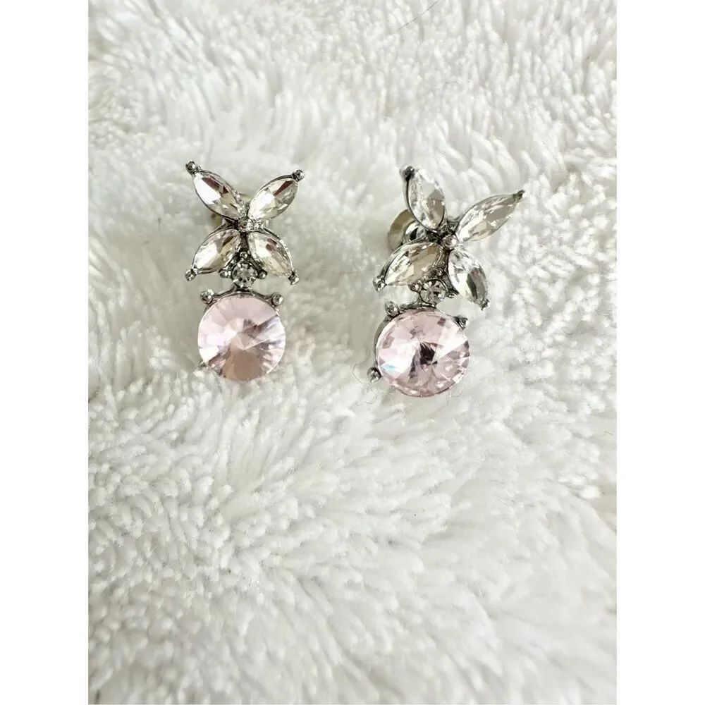 Light pink Victoria flower stud earrings 